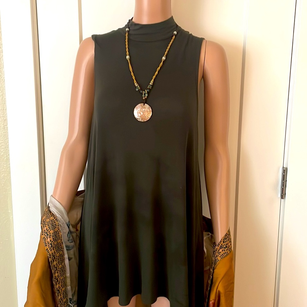 Women’s medium casual marine green olive crew tunic